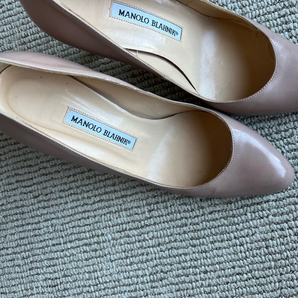 Manolo Blahnik size 37.5 smoke free pet free home - Picture 2 of 4